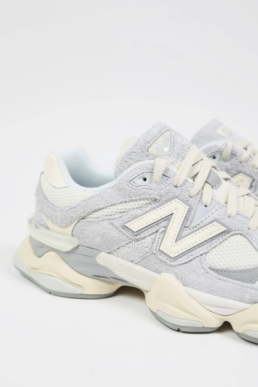 New Balance 9060 – Beige & Grey